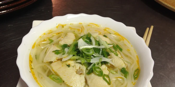 Thajské letní menu pro dva - polévka, sushi, nudle