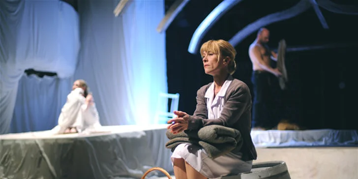 Vstupenka na představení do Divadla ABC nebo Rokoko. Česká herecká elita, 12 her předních dramatiků a libovolné termíny od května až do října!