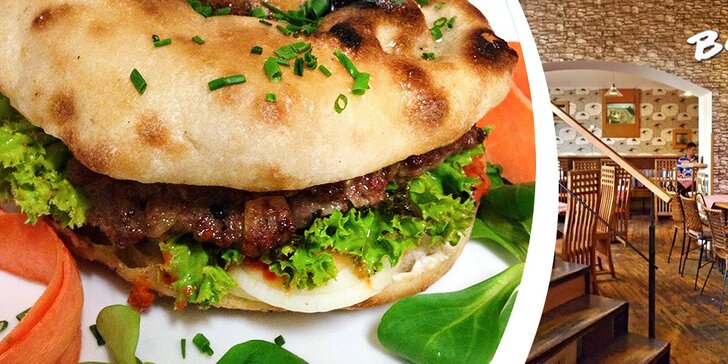 Dva šťavnaté balkánské hovězí burgery s domácími hranolky