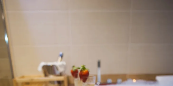 All inclusive varianta trvá dvě hodiny, proto nechybí sýrová mísa a sekt pro dobrou náladu.