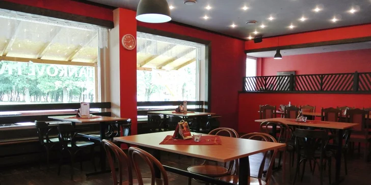 Dva 200g steaky dle výběru s přílohami v restauraci Čertovka