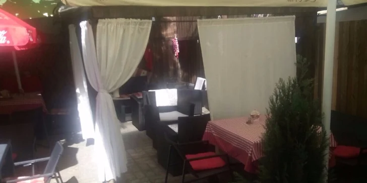 Čevabčiči v balkánské restauraci Skopje pro 2 osoby