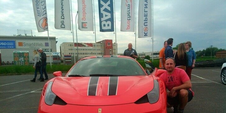 Jízda v novém Lamborghini Huracan a Ferrari Italia s palivem