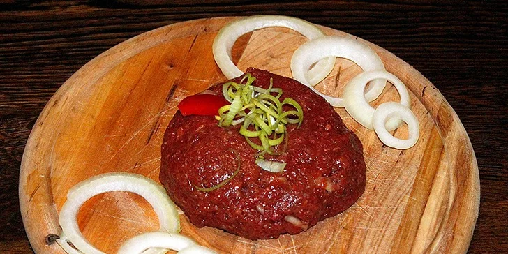 250 g výtečného tataráku + topinky v pivnici Budvarka
