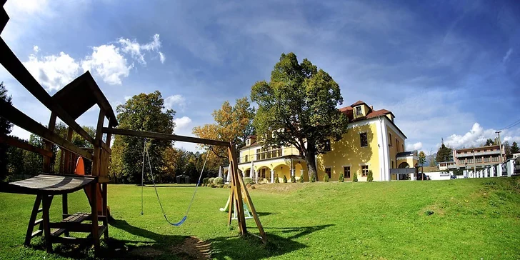 Pobyt pod Vysokými Tatrami ve wellness Kaštieli Lučivná ***
