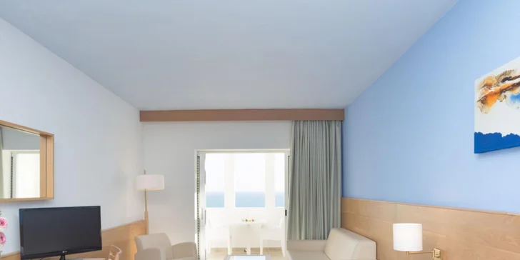 Každý pokoj má vlastní balkon nebo terasu. 