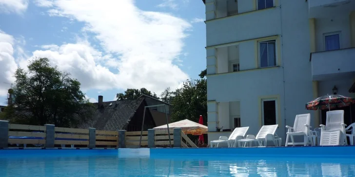 A pokud bude hezké počasí, tak můžete zkusit venkovní bazén.