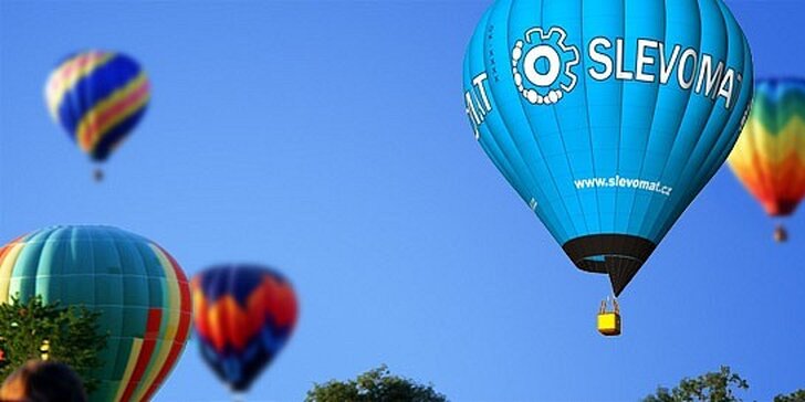 Úžasný vyhlídkový let balonem nad českou krajinou! Pěkný dárek, nadpozemský zážitek, stylově vyzdobený balon a cca 60 minut letu.