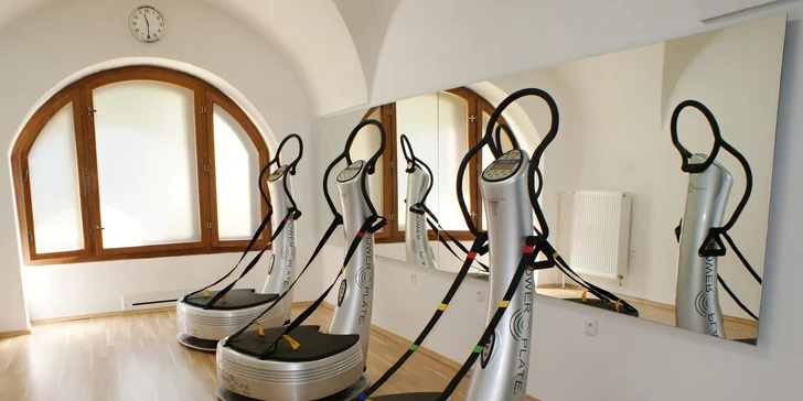 Lekce na Power Plate a crossovém trenažéru s trenérem fitness