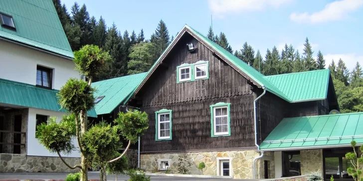 Pohodové léto pod Lysou horou: polopenze, sauna a možnost koupání v sudech
