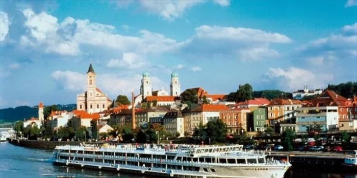 Pasov a plavba křišťálovou lodí Swarovski