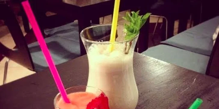 2x smoothie z čerstvého ovoce v kavárně TakeYourTime