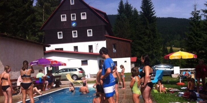 Letní dovolená v Krkonoších - polopenze i venkovní bazén
