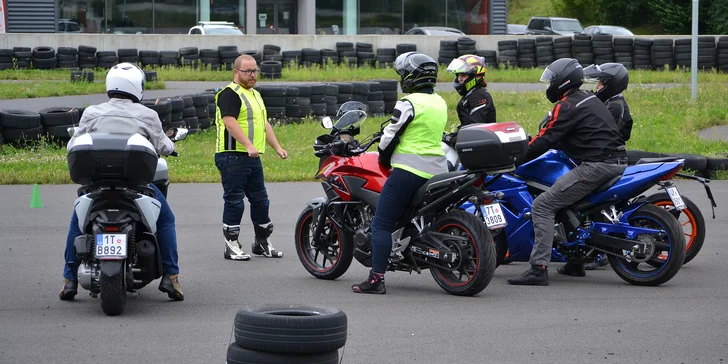 Zaměřte se na bezpečnou jízdu na motorce. 