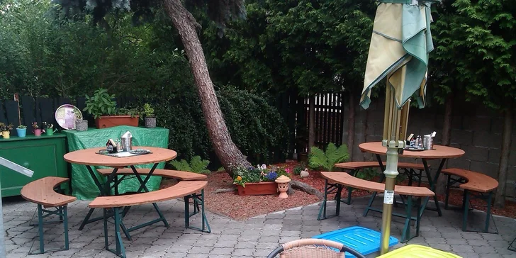 Grilování prasete v restauraci Visegrád 11.7.