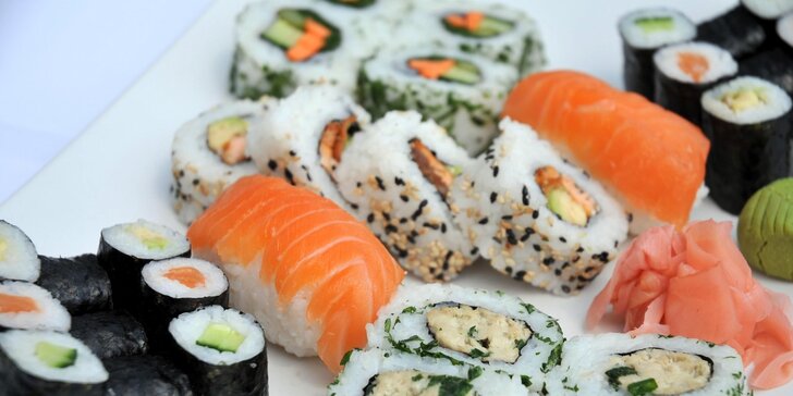 28 kousků vynikajícího sushi s rozvozem v ceně