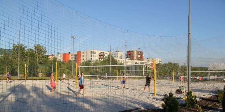 1 hodina plážového volejbalu v novém Beach Parku Modřany