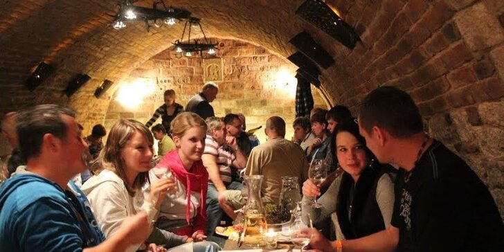 Valtické Podzemí – prohlídka labyrintu i ochutnávka vína