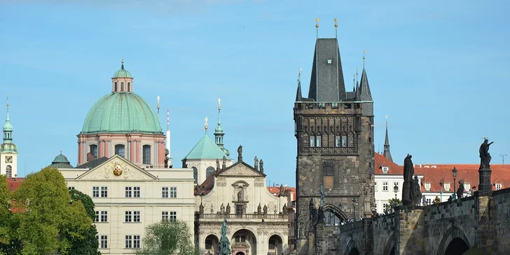 Noční koncerty při svíčkách v kostele u Karlova mostu