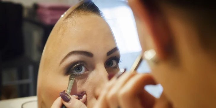Celodenní vizážistický kurz zaměřený na denní, večerní a kouřové líčení