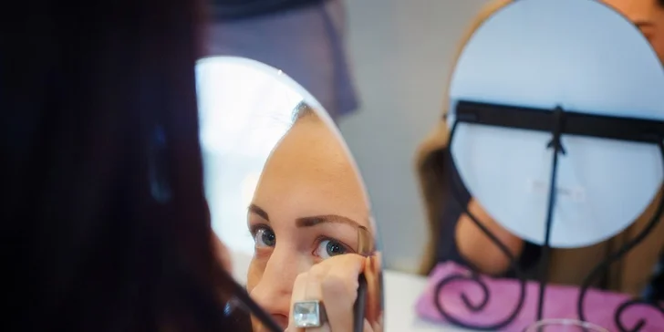Celodenní vizážistický kurz zaměřený na denní, večerní a kouřové líčení