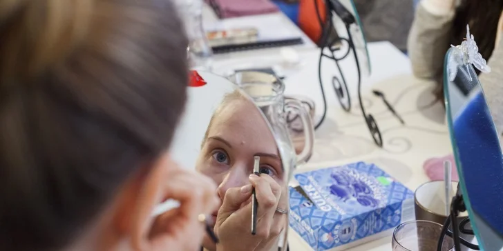 Celodenní vizážistický kurz zaměřený na denní, večerní a kouřové líčení