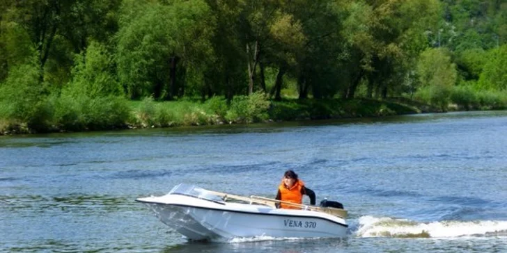 Pronájem motorových lodí na Vltavě