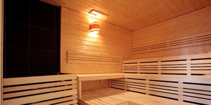 Sport i relax pro 2: squash na 60 minut a soukromá sauna na stejně dlouho
