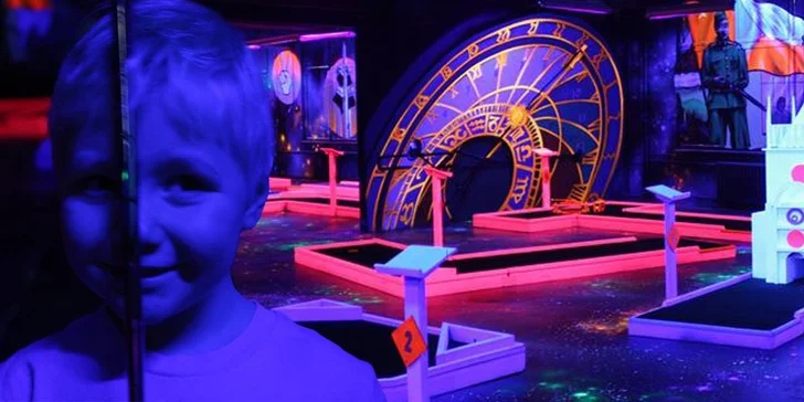 Vstupy na unikátní minigolf osvětlený neonovými UV lampami