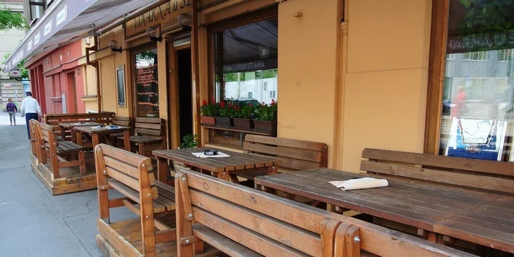 2 hamburgery + hranolky nebo restované brambory