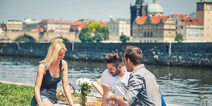 Piknik v italském stylu - pohoda, dobré jídlo a pití na Kampě a jiných místech
