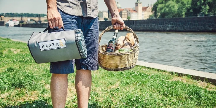 Piknik v italském stylu - pohoda, dobré jídlo a pití na Kampě a jiných místech
