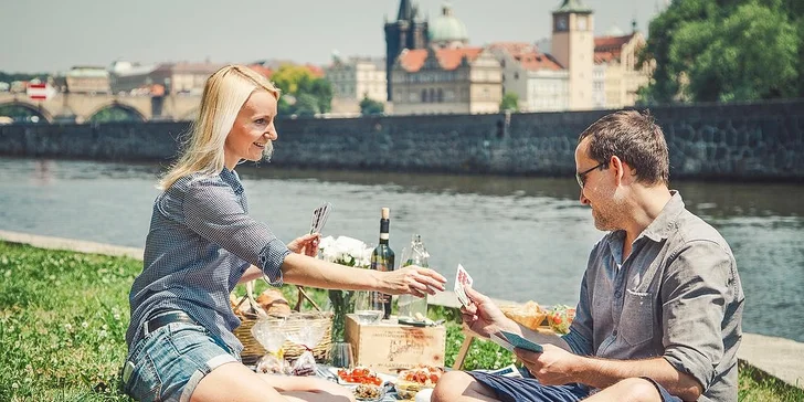 Piknik v italském stylu - pohoda, dobré jídlo a pití na Kampě a jiných místech