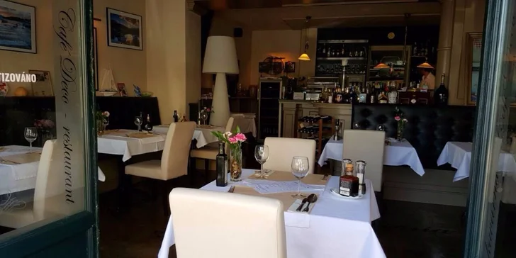 Čerstvý humr pro 2 osoby s aperitivem a salátem