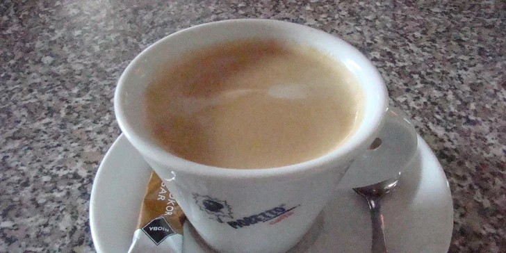 Letní posezení s kávičkou a dobrou palačinkou