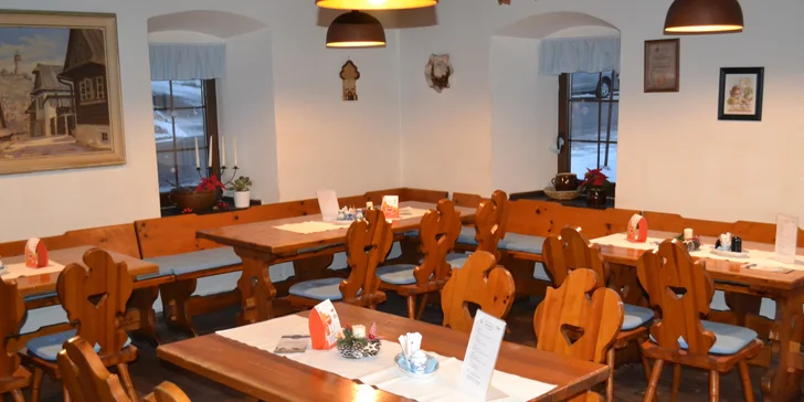 K jídlu si dejte třeba čepované pivo, mají tady Radegast i Plzeň.