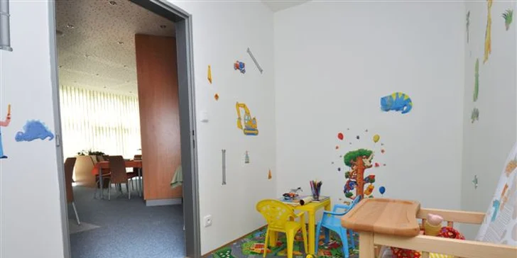 Pro děti tu mají vybavený dětský koutek.