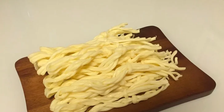 Balíček slovenských dobrot (korbáčiky, bryndza a ovčí sýr)