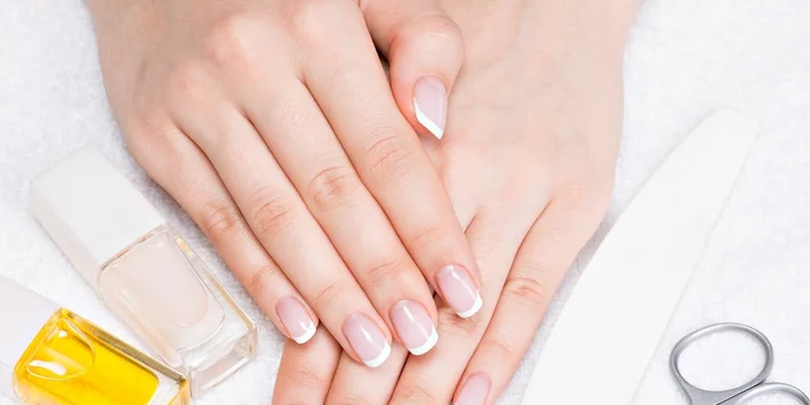 Expres manikúra CND Shellac na Václavském náměstí
