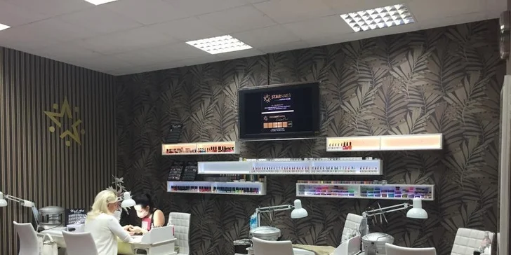 Expres manikúra CND Shellac na Václavském náměstí