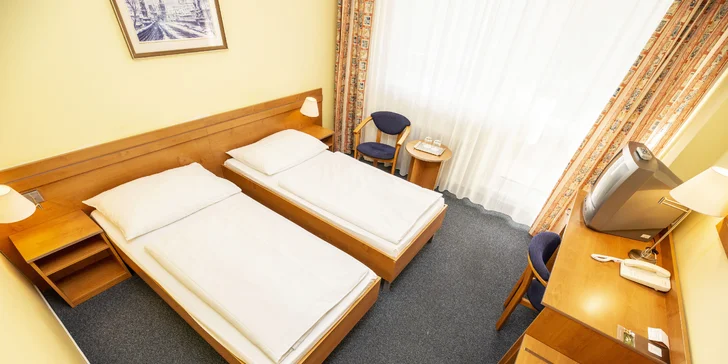 Bydlet budete v útulném pokoji s televizí.