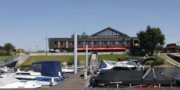 Prázdniny v Hotelu Marina na břehu Žernoseckého jezera
