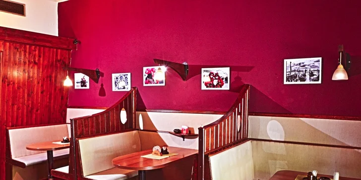 Pekelný mega burger s náloží příloh pro 4 osoby nebo jednoho statečného jedlíka