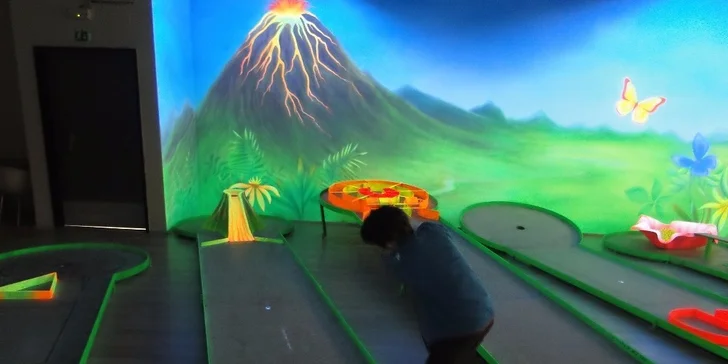 První UV minigolf v ČR: vykutálená zábava v džungli