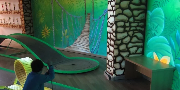 První UV minigolf v ČR: vykutálená zábava v džungli