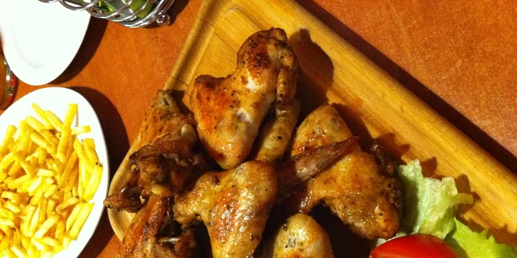 Kilo křidélek s hranolky dle vašeho výběru – na indický způsob nebo na grilu