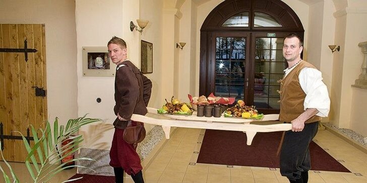 All-inclusive středověká hostina v krčmě s pobytem na zámku