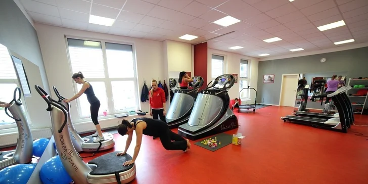 Zacvičte si v dámském fitku: 1, 3 nebo 5 cvičení na Power Plate s osobní trenérkou