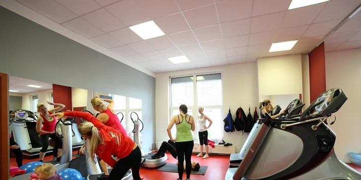 Zacvičte si v dámském fitku: 1, 3 nebo 5 cvičení na Power Plate s osobní trenérkou