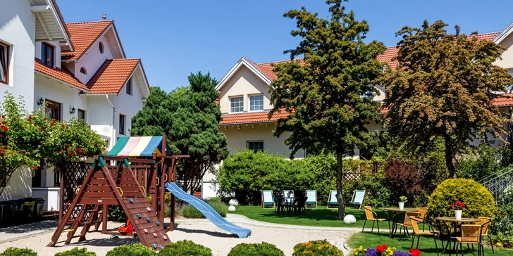 Deti rozžiari aj trampolína, vonkajšie ihrisko a vnútorný detský kútik.